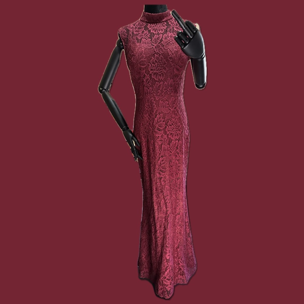 VINTAGE Betsy & Adam // Floor Length Floral Gown // Maroon // Size 6